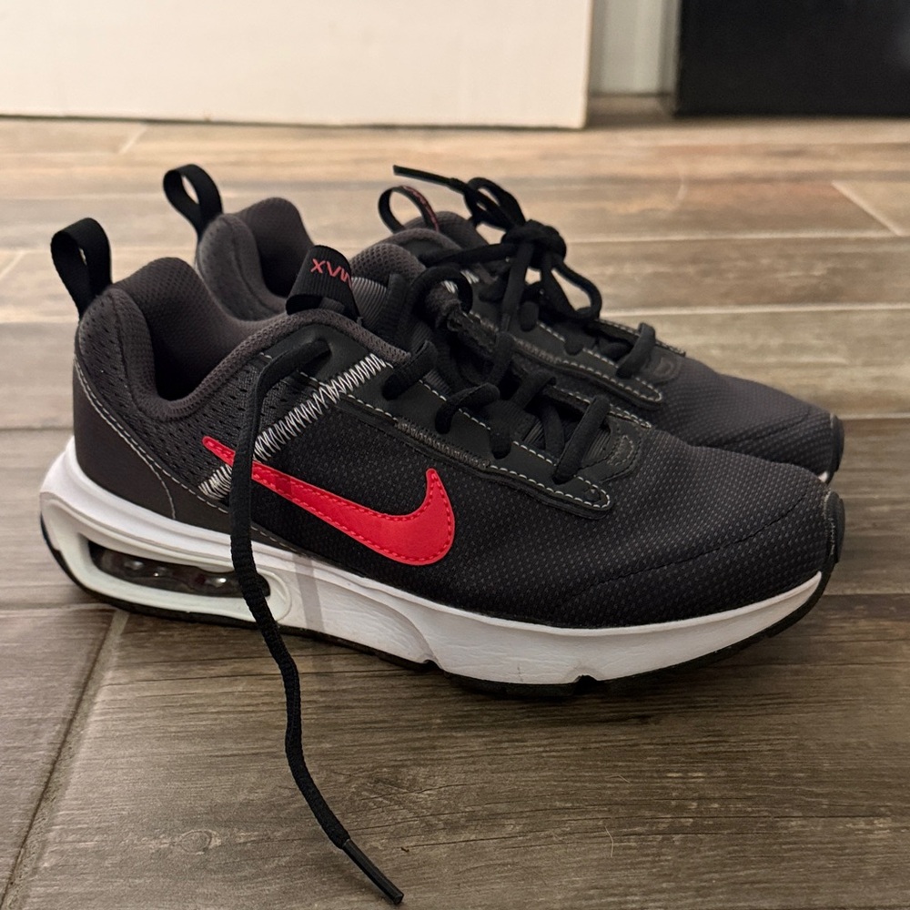 Nike Kids Black and Red Sneakers